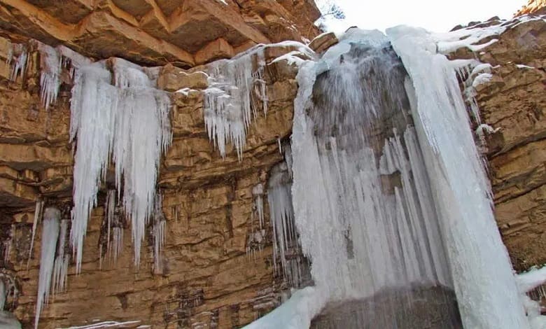 آبشار یخی آوستا