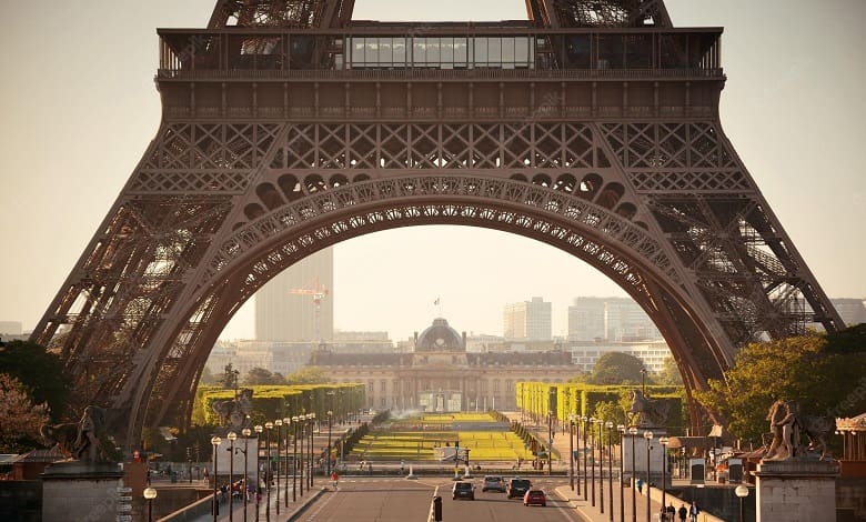 محوطه برج Eiffel