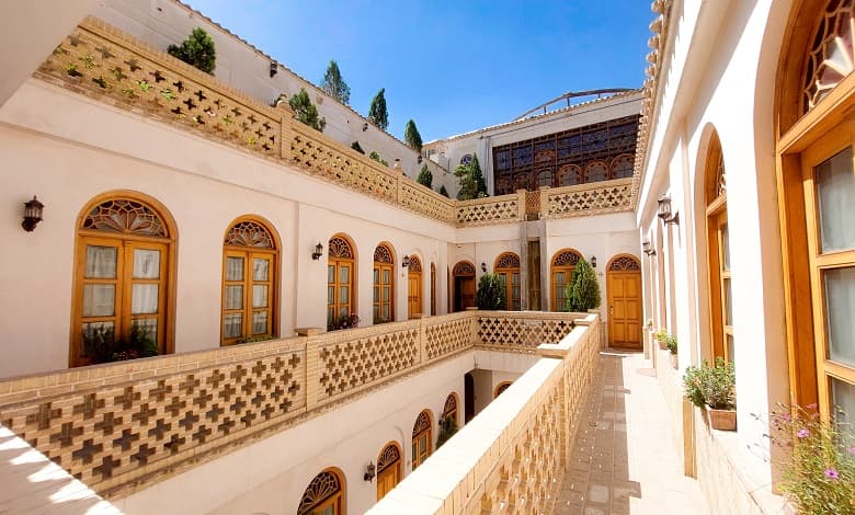 قصر منشی، از بهترین هتل های اصفهان