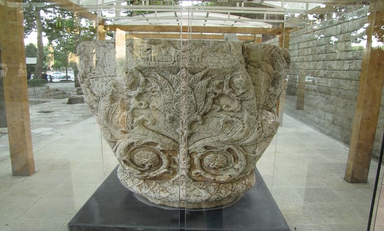 سرستون های دوره ساسانی در موزه سنگ کرمانشاه