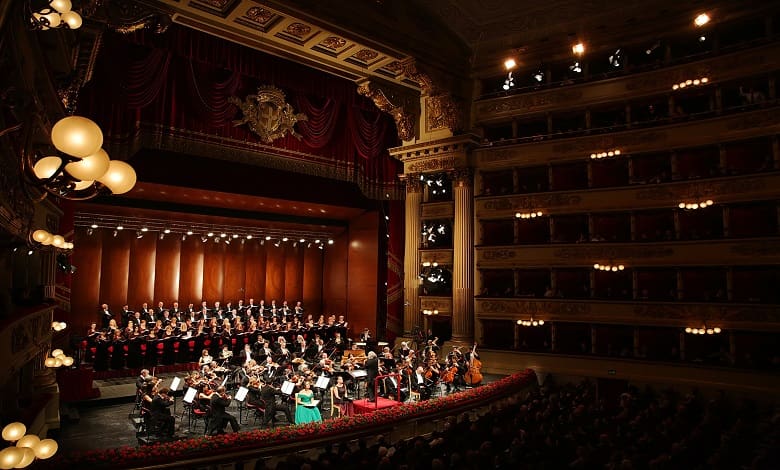 اجرای نمایش در سالن اپرای میلان