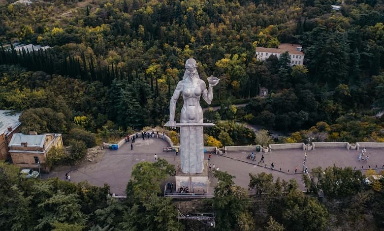سازنده مجسمه مادر گرجستان کیست؟