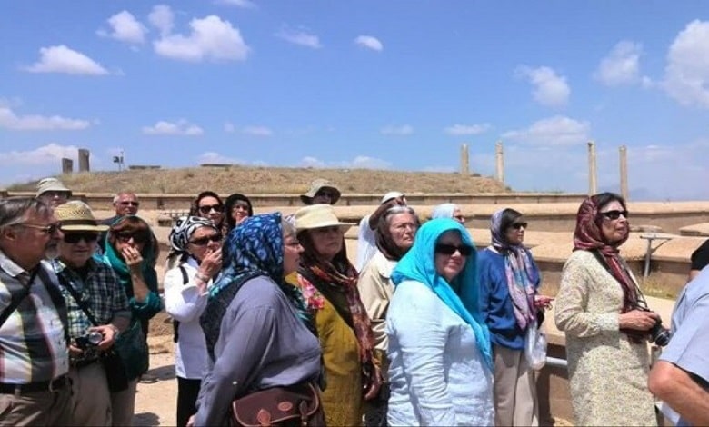 بازدید گردشگران خارجی از آثار تاریخی فارس