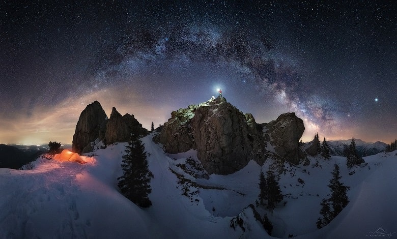 کوهنوردی با منظره کهکشان راه شیری