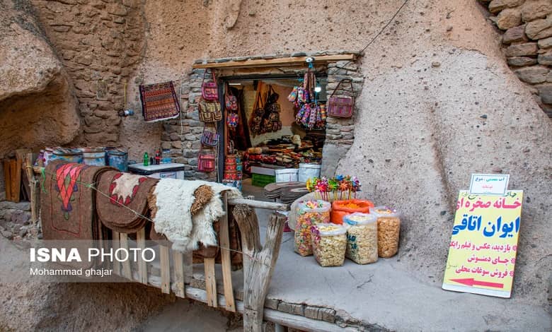 فروشگاه سوغاتی و صنایع دستی در روستای کندوان
