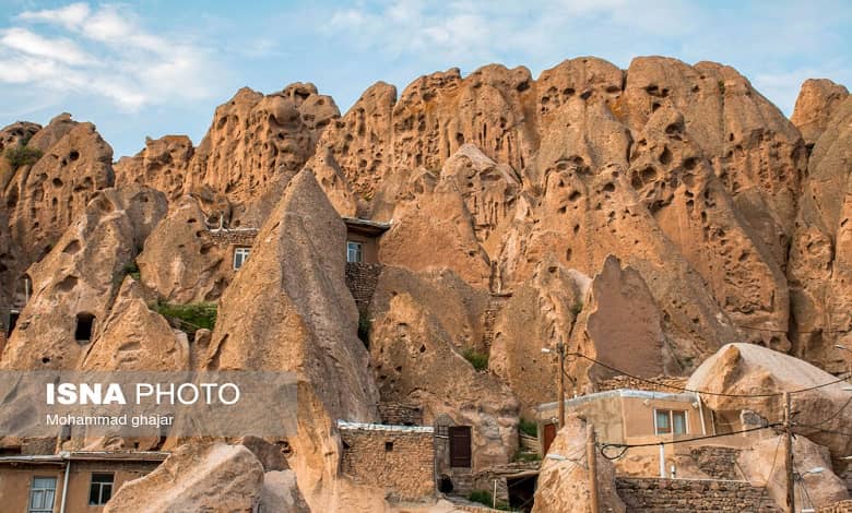 نمایی زیبا از صخره های روستای کندوان