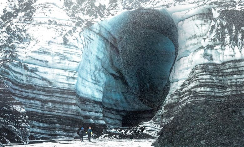 ورودی غار یخچالی ایسلند