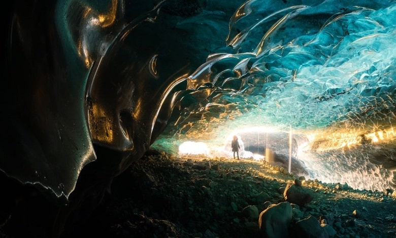 کاوش یک عکاس در غارهای یخچالی ایسلند