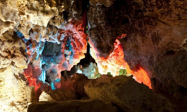 کشف چرم نوشته های دوره ساسانی در غار زل