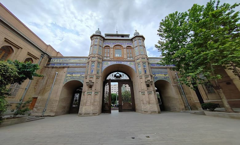 سردر باغ ملی تهران بسته شد