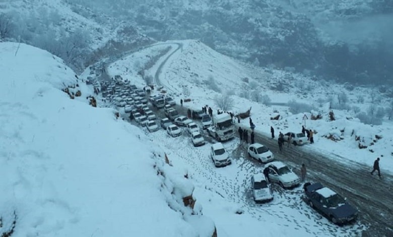17 نفر گرفتار در کولاک برف باغملک نجات یافتند