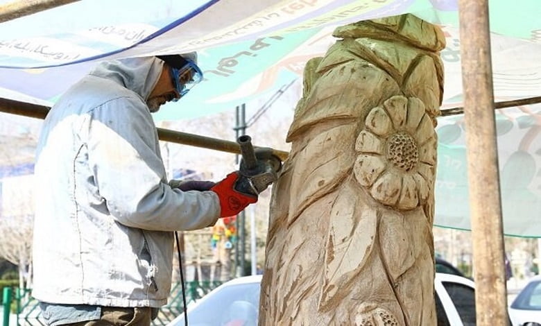 تبدیل درختان خشکیده نیشابور به اثر هنری