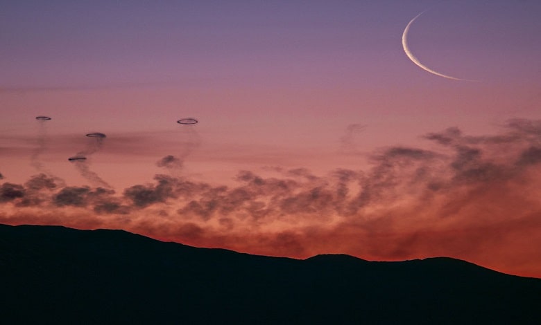 حلقه های ماه و دود از کوه اتنا