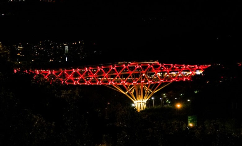 قرمز شدن پل طبیعت به مناسبت روز جهانی هموفیلی