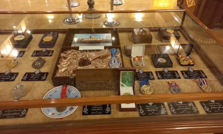 آثار درون موزه شاهچراغ