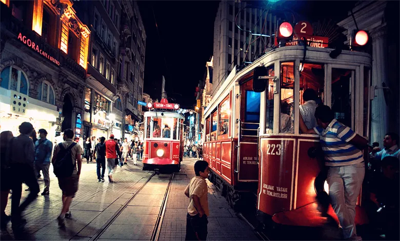 خیابان استقلال؛ قلب تپنده‌ی شب‌های استانبول