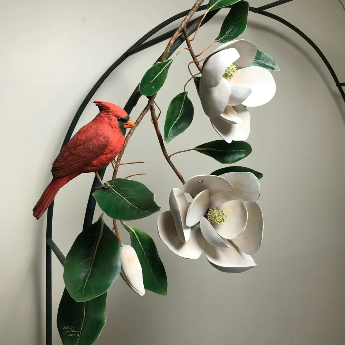 پرنده قرمز چوبی