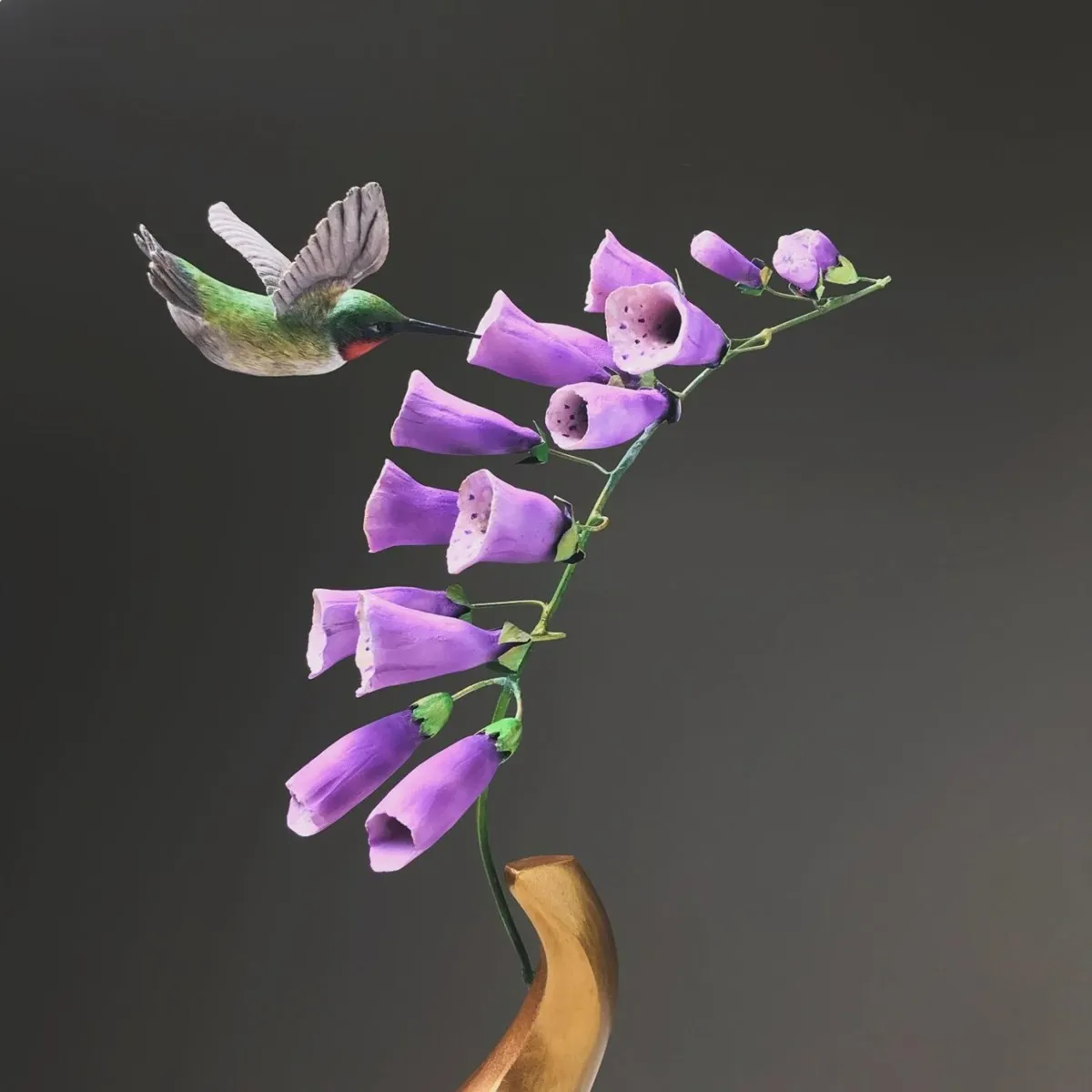 پرنده و گل بنفش چوبی