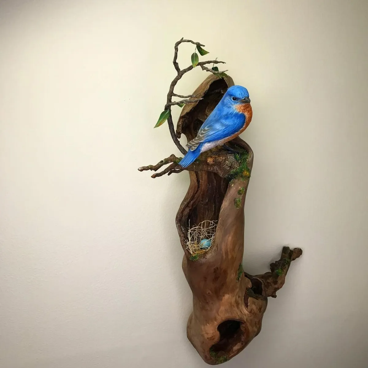 پرنده چوبی خلق شده توسط کریس ویلسون