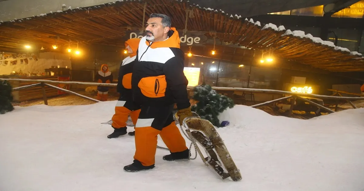 لاین سورتمه‌سواری در پارک برفی پنگوئن کیش