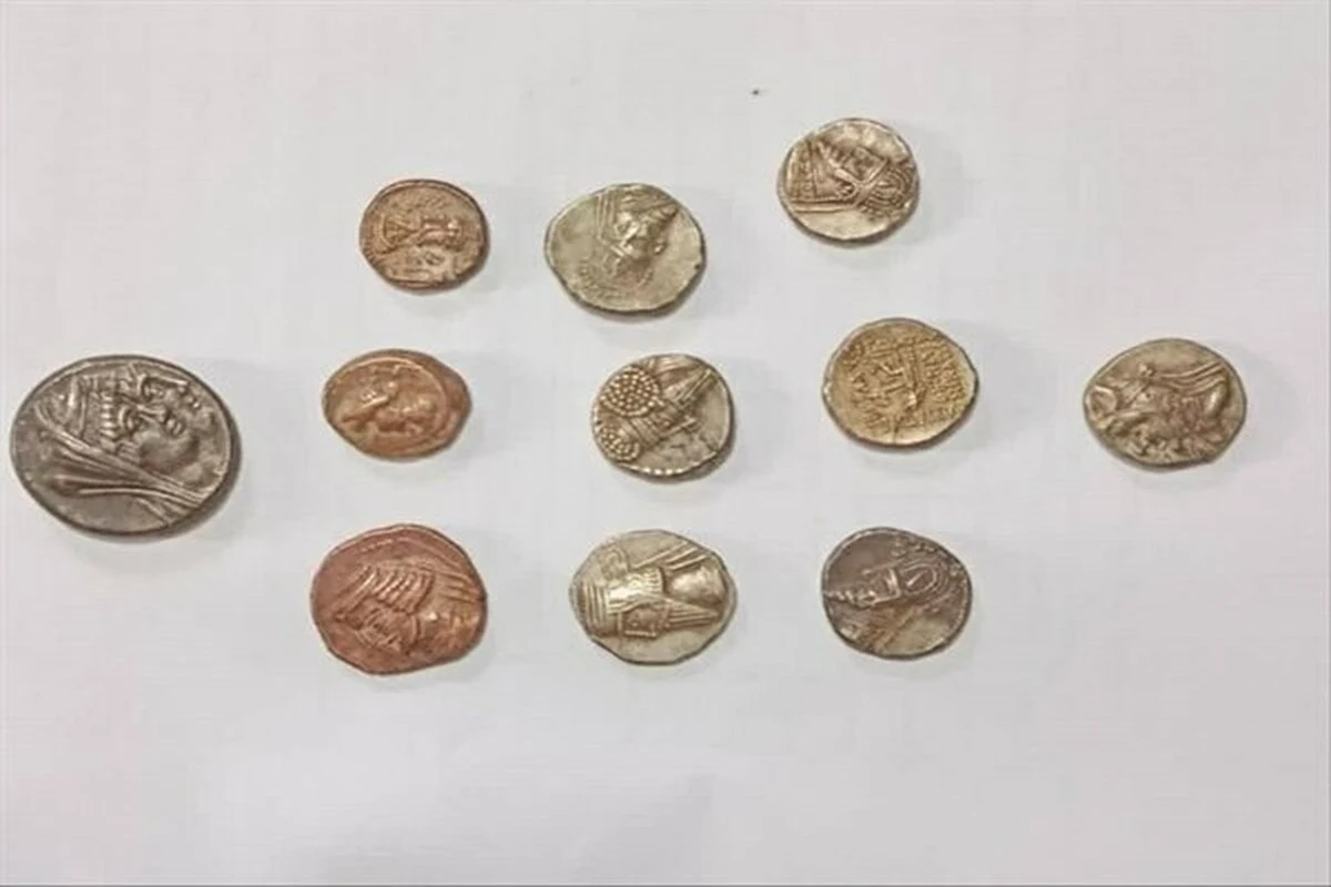 کشف ۱۱ سکه تاریخی در شهرستان خرم‌آباد