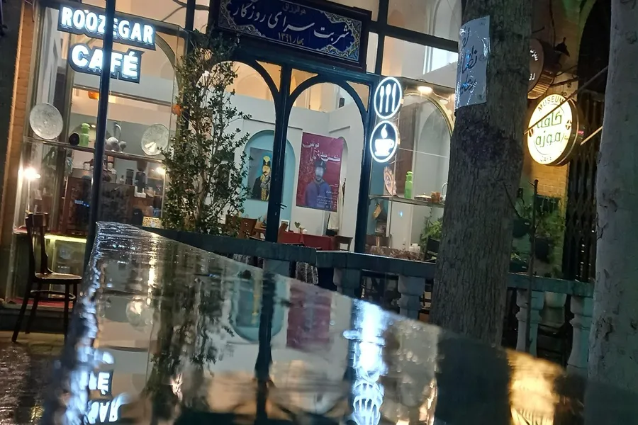 کافه روزگار در جلفا