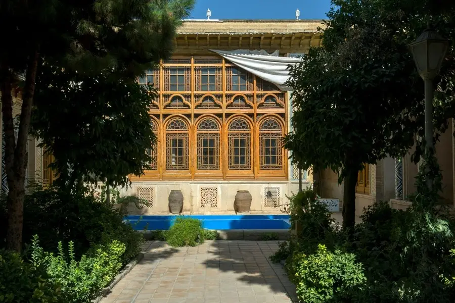 فاصله خانه سعادت تا هتل های نزدیک