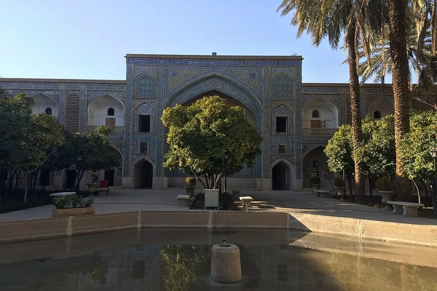 فاصله مسجد و مدرسه خان تا هتل های نزدیک