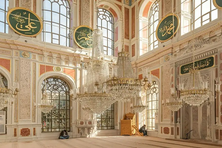 بخش‌ های مختلف مسجد اورتاکوی