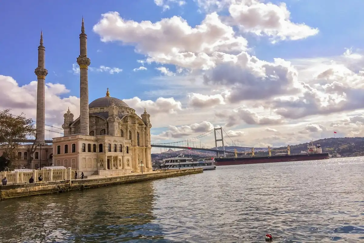 مسجد اورتاکوی استانبول