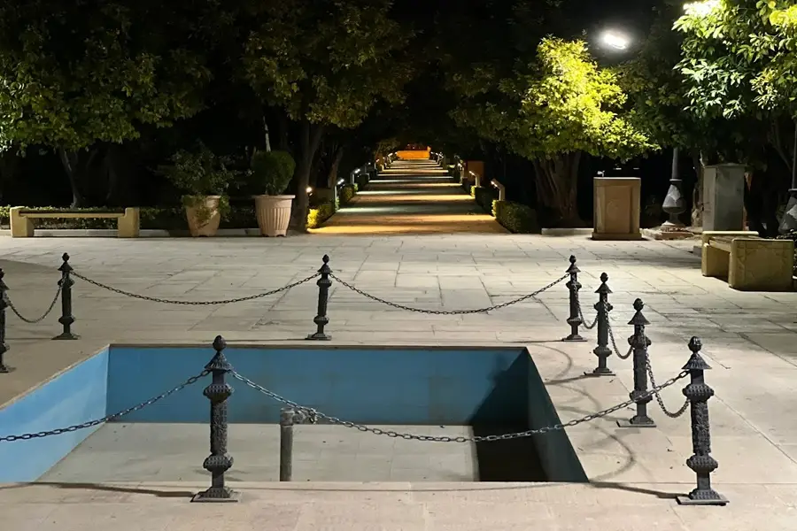 باغ دلگشا در شب