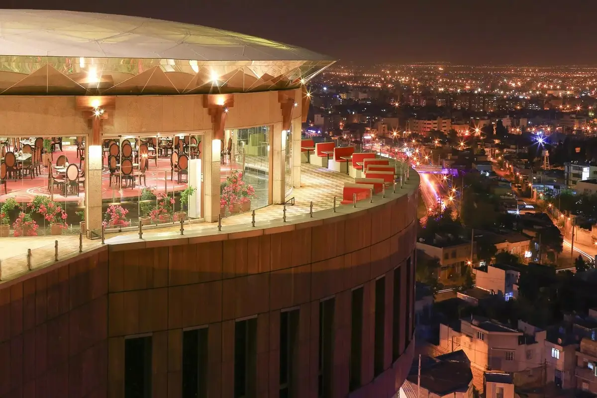 جاهای دیدنی شیراز در شب