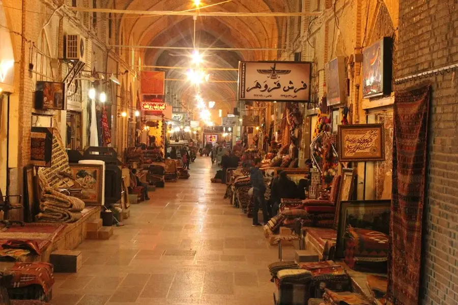 بازار وکیل در شب