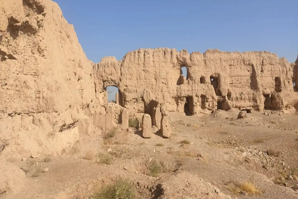 همه چیز درباره قلعه نشست‌آباد