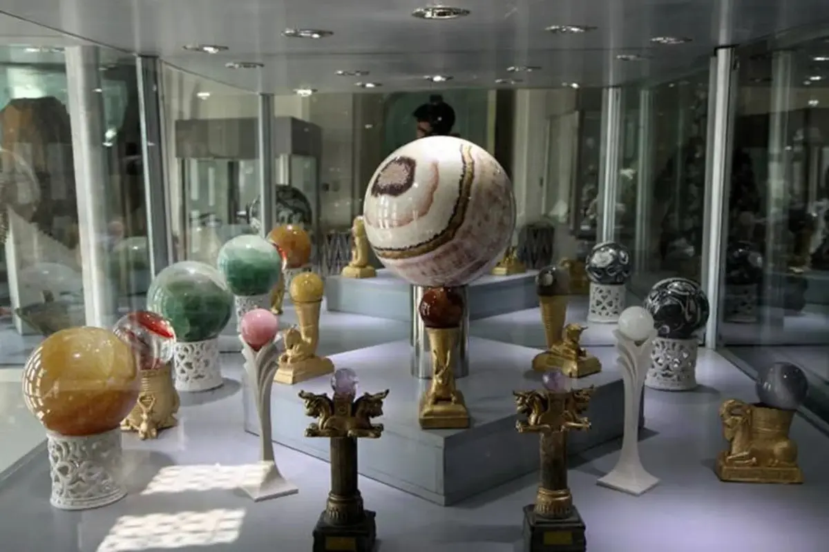 همه چیز درباره موزه سنگ و گوهر دریای نور