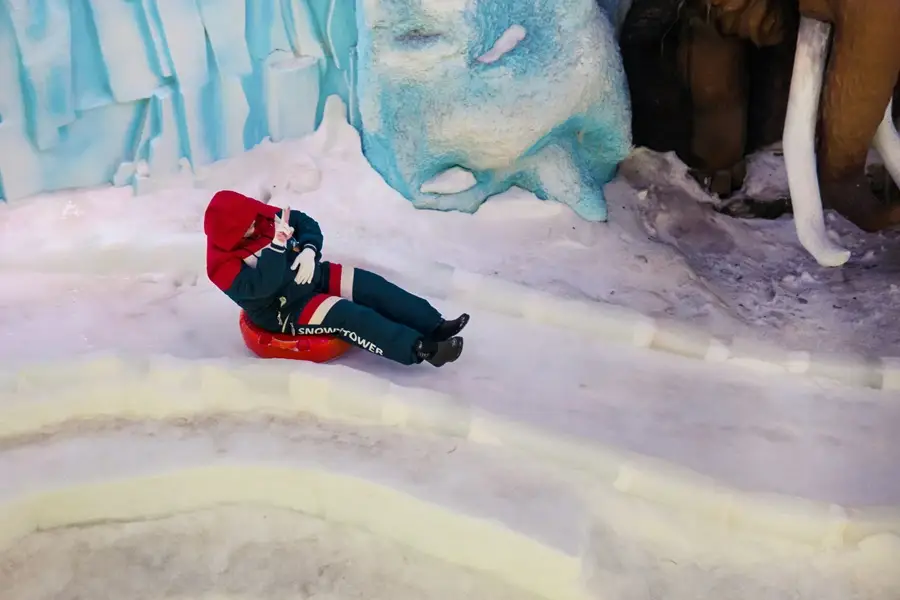 تفریحات پارک برفی مشهد