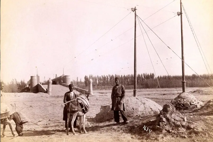 عکس قدیمی سی و سه پل مربوط به دوره قاجار