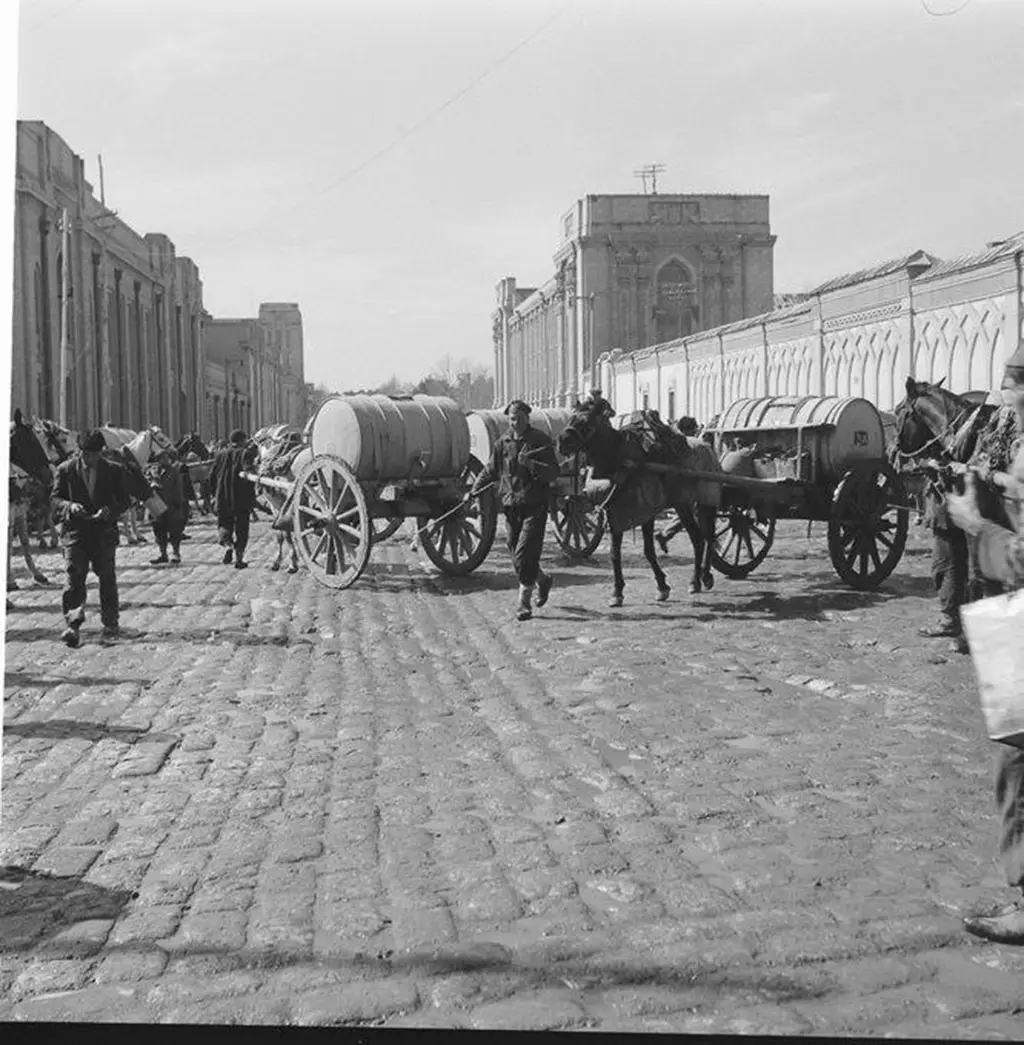 حضور درشکه‌های آبرسانی در تهران در سال‌های دور