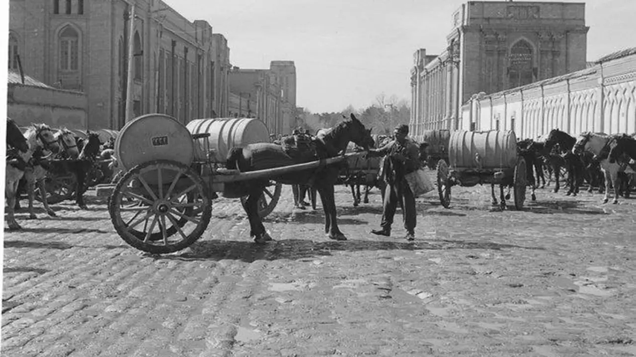 درشکههای آبرسان در تهران پیش از لولهکشی سراسری آب