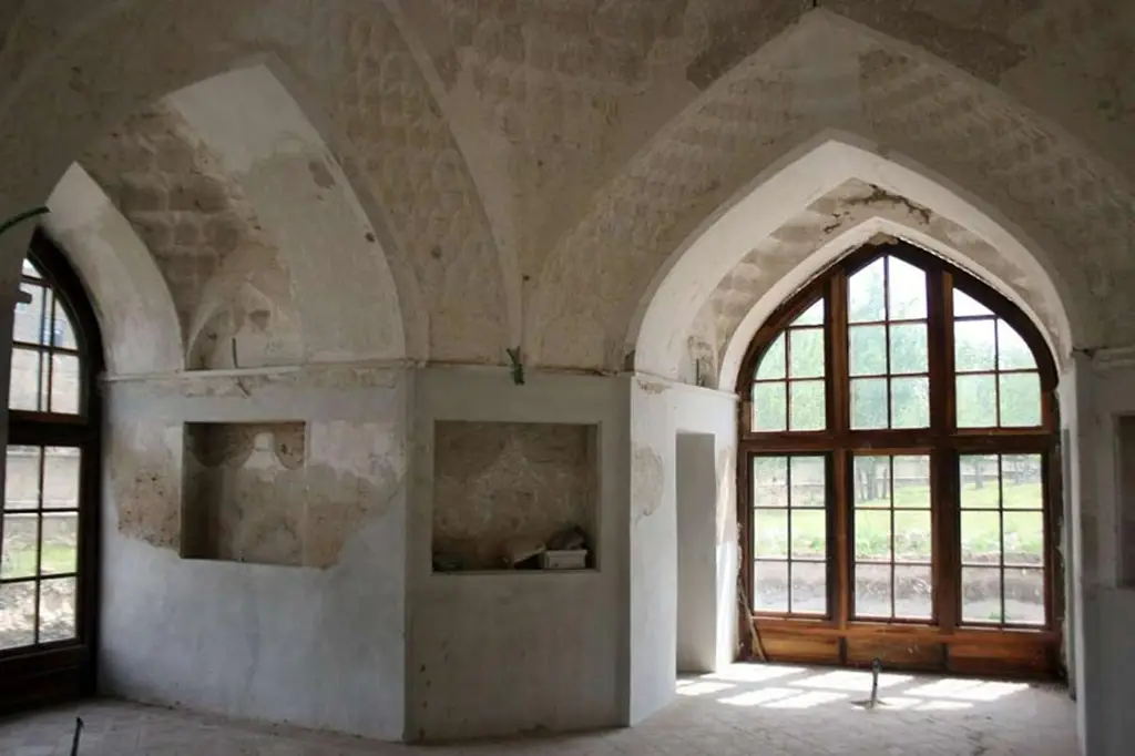 معماری داخلی برج خلعتپوشان تبریز