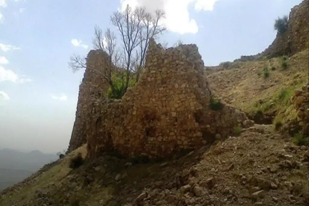 معماری قلعه یزدگرد