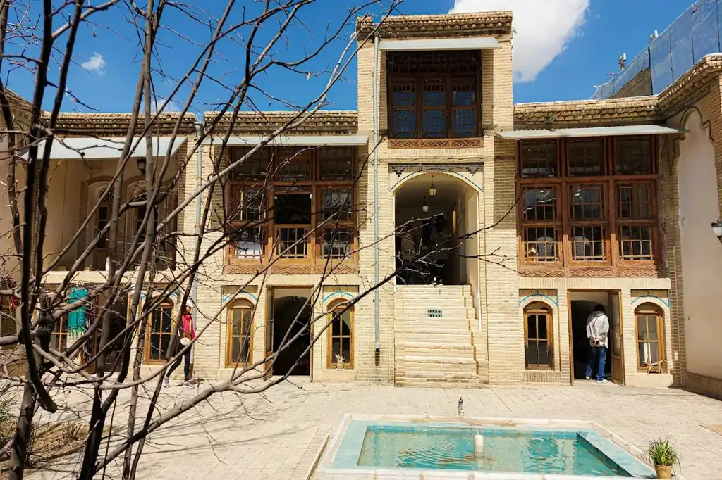 جاذبه‌های نزدیک به خانه تاریخی بیرجندی