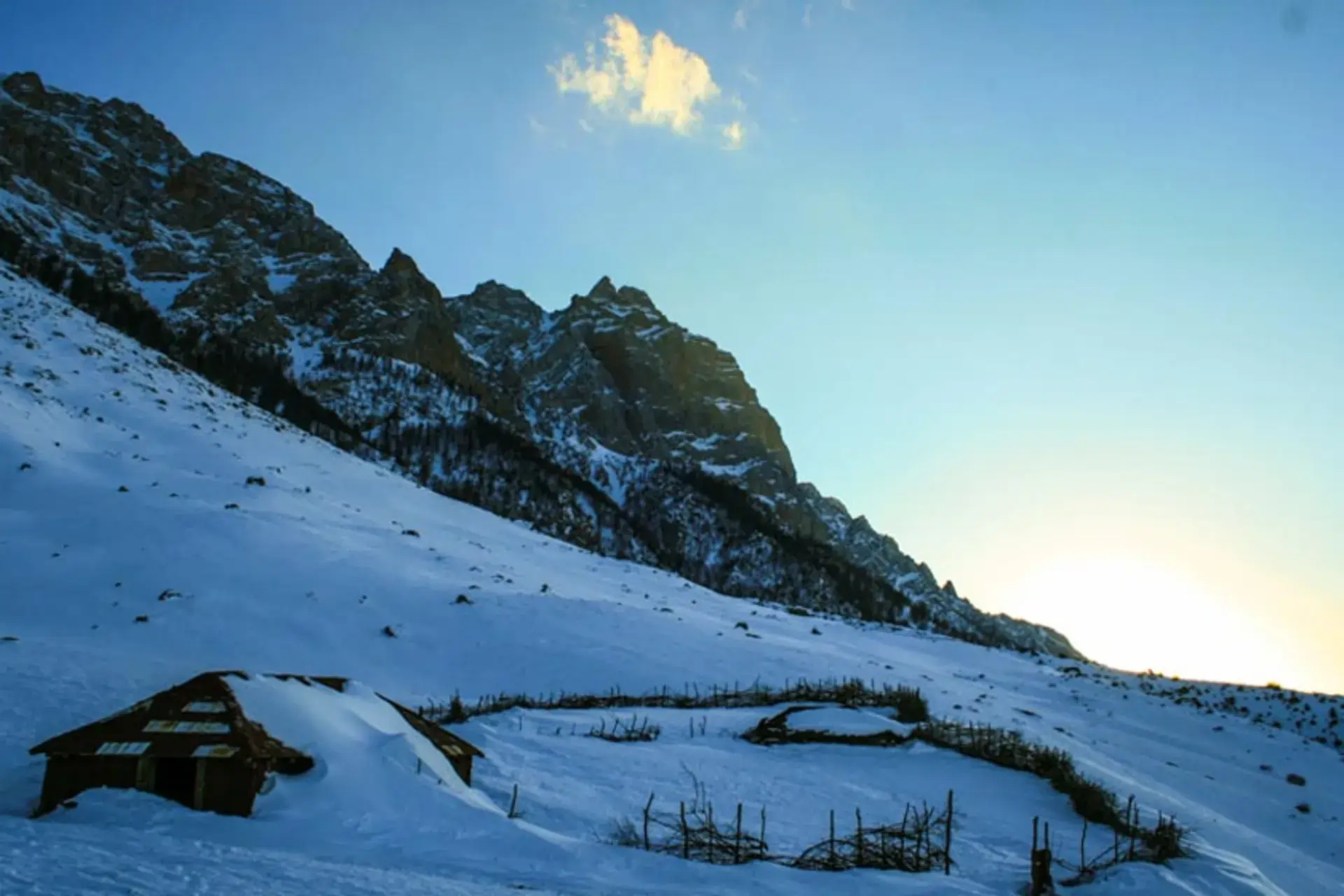 بهترین زمان صعود به قله خرو نرو