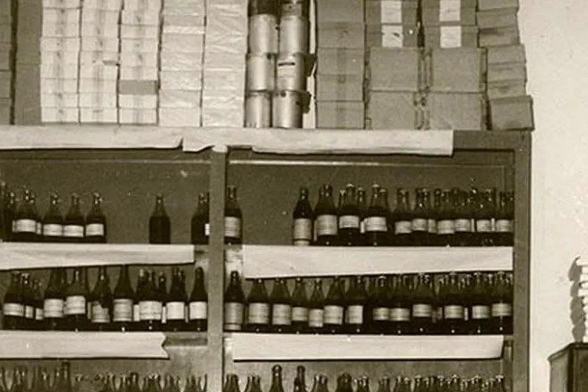 تصویر یکی از داروخانه‌های تهران در دهه 1330