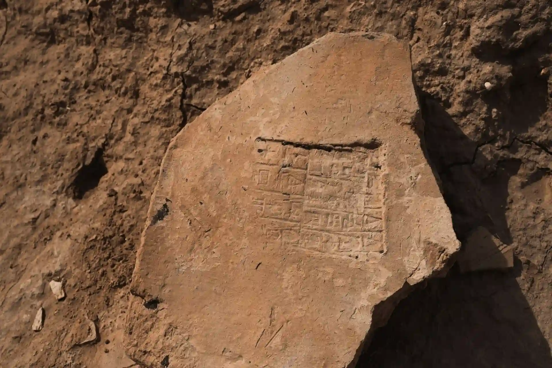 کشف لوح باستانی مرموز در گرجستان