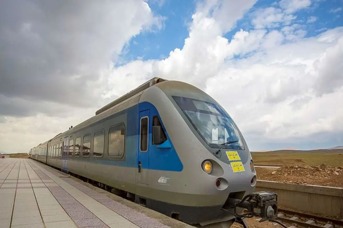 ورود قطار گردشگری مثلث طلایی به اصفهان