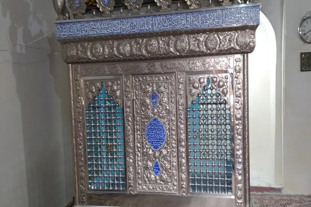 نقبره حیات‌الغیب از جاهای دیدنی دلیجان