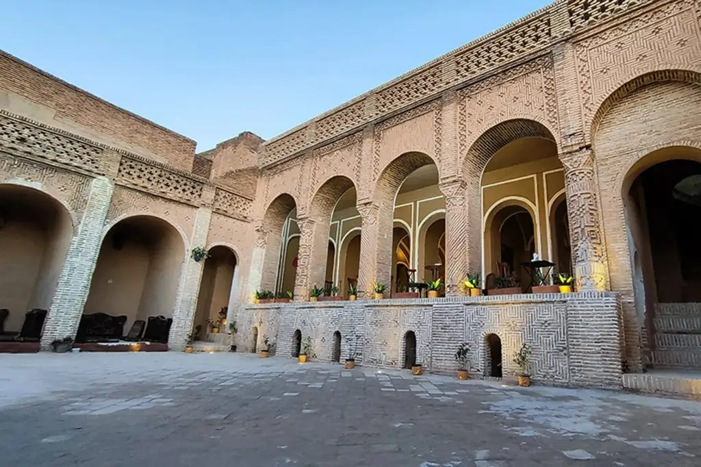 معرفی خانه آقا گپ