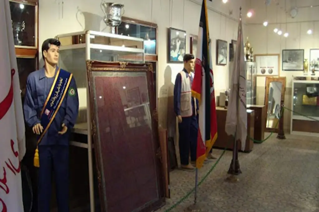 اشیای موجود در موزه هلال احمر اصفهان