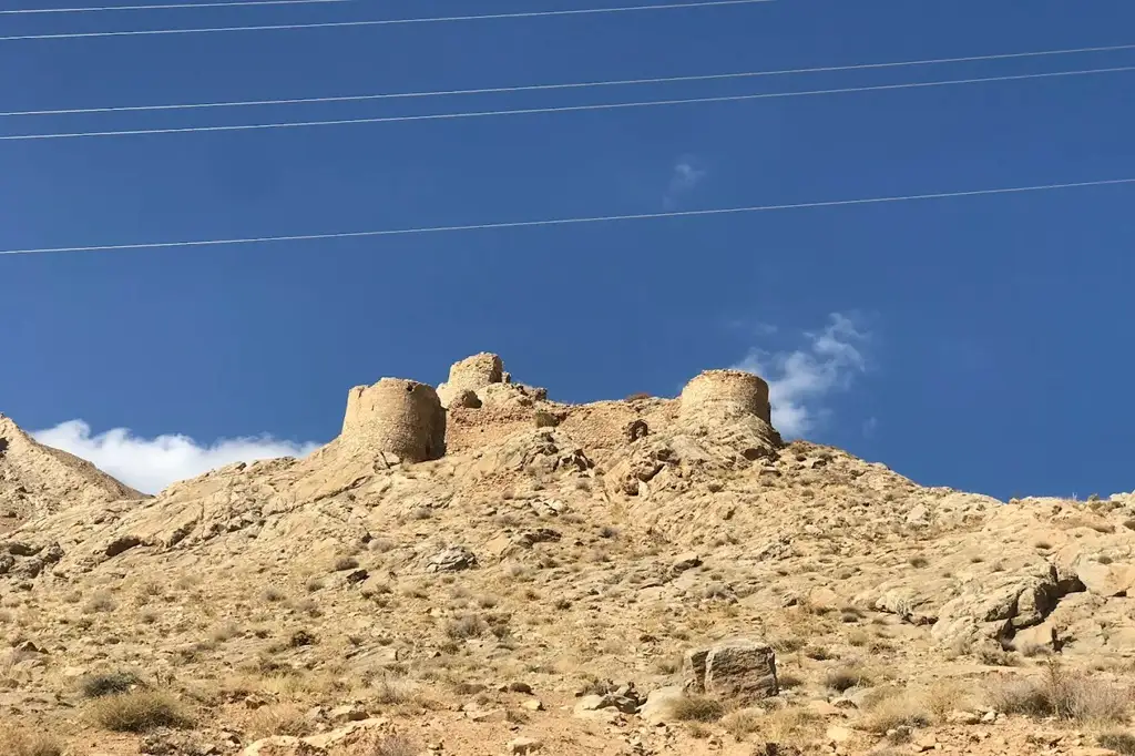 مسیر دسترسی به شیر قلعه